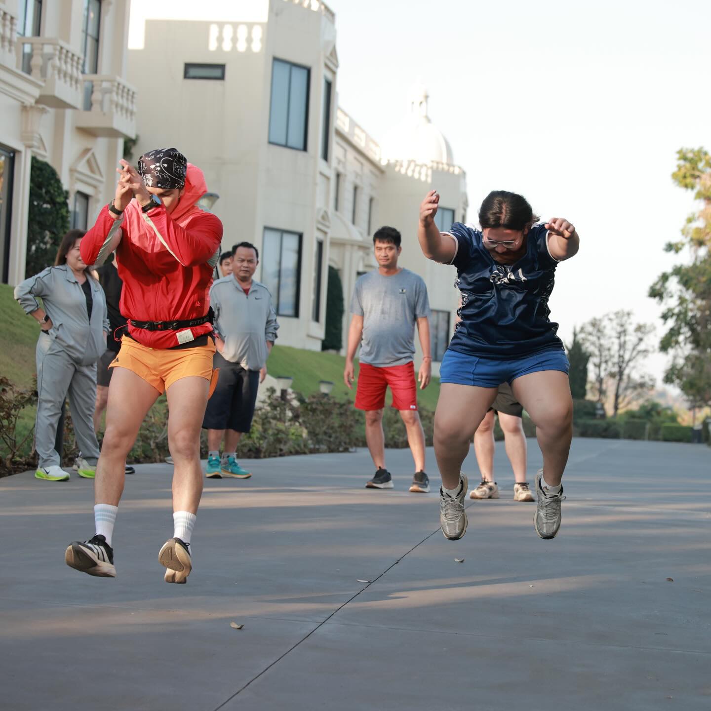 อั้ม - อธิชาติ ชุมนานนท์