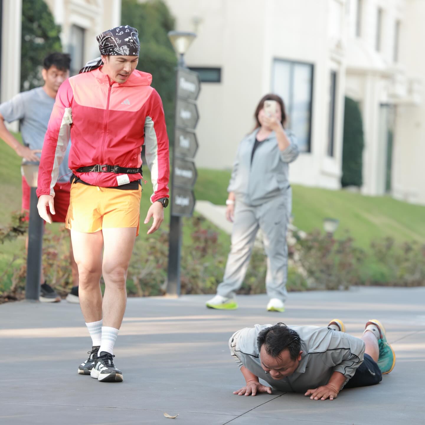 อั้ม - อธิชาติ ชุมนานนท์