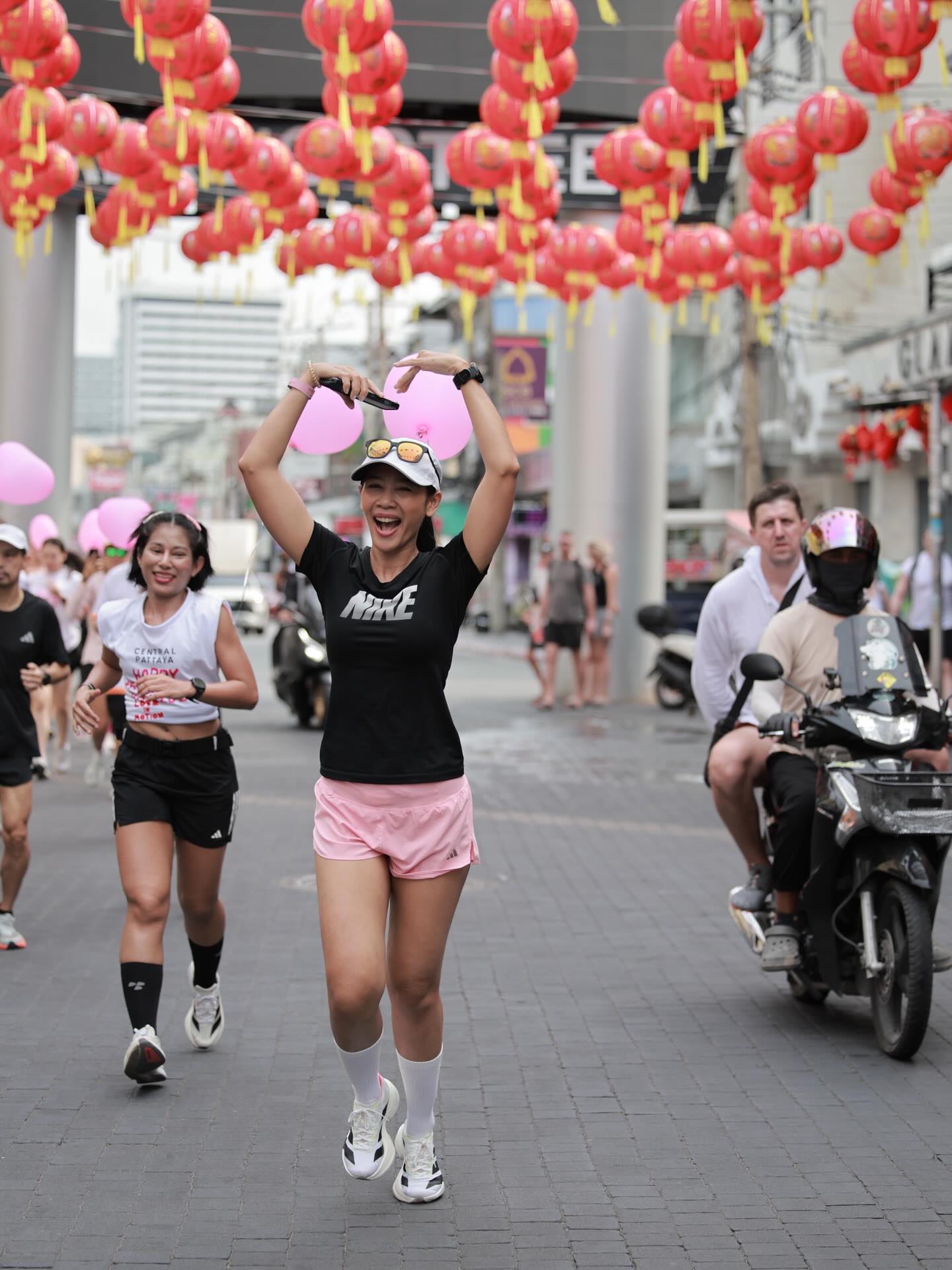 อั้ม - อธิชาติ ชุมนานนท์