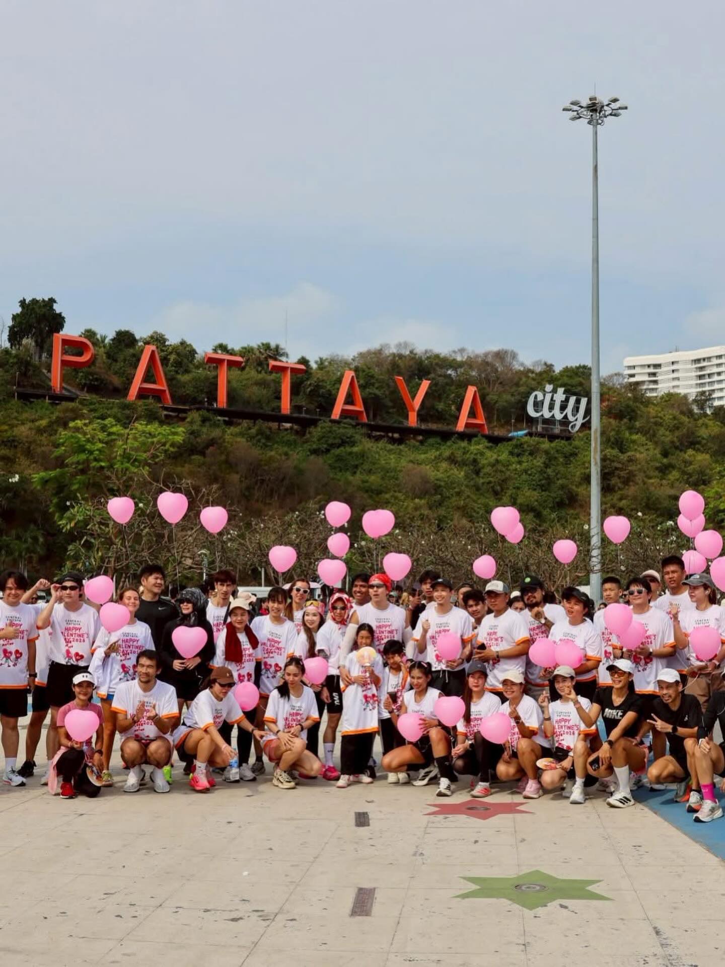 อั้ม - อธิชาติ ชุมนานนท์