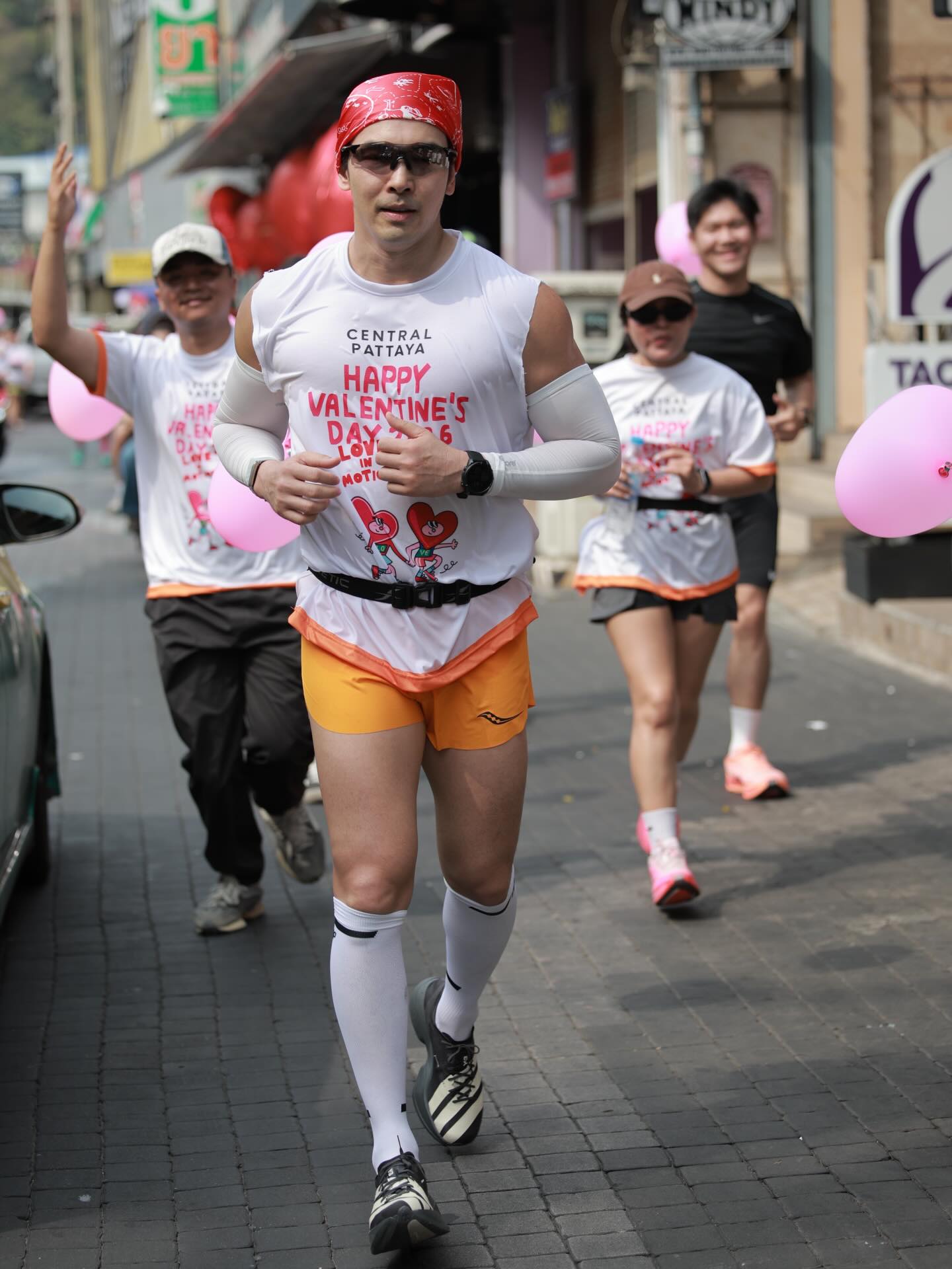 อั้ม - อธิชาติ ชุมนานนท์