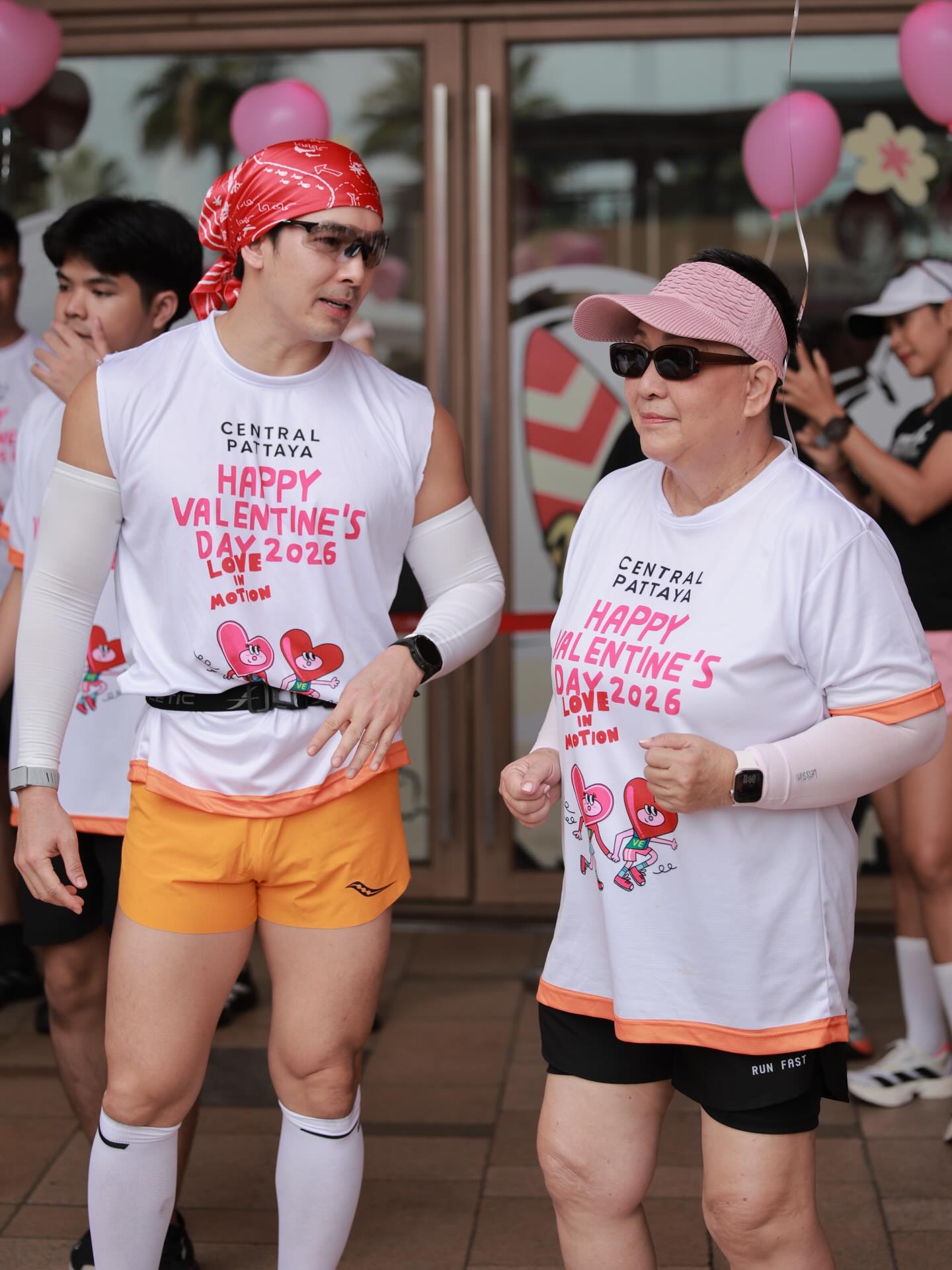 อั้ม - อธิชาติ ชุมนานนท์