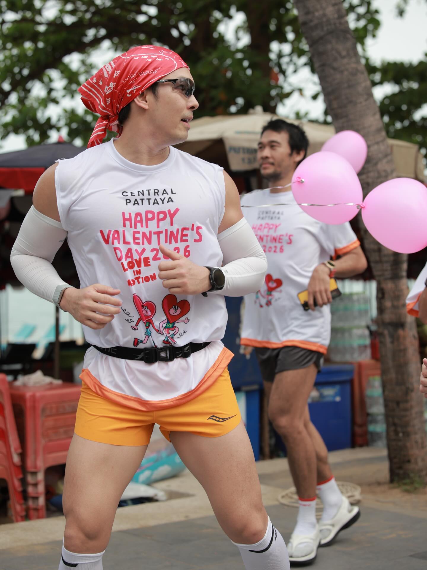 อั้ม - อธิชาติ ชุมนานนท์