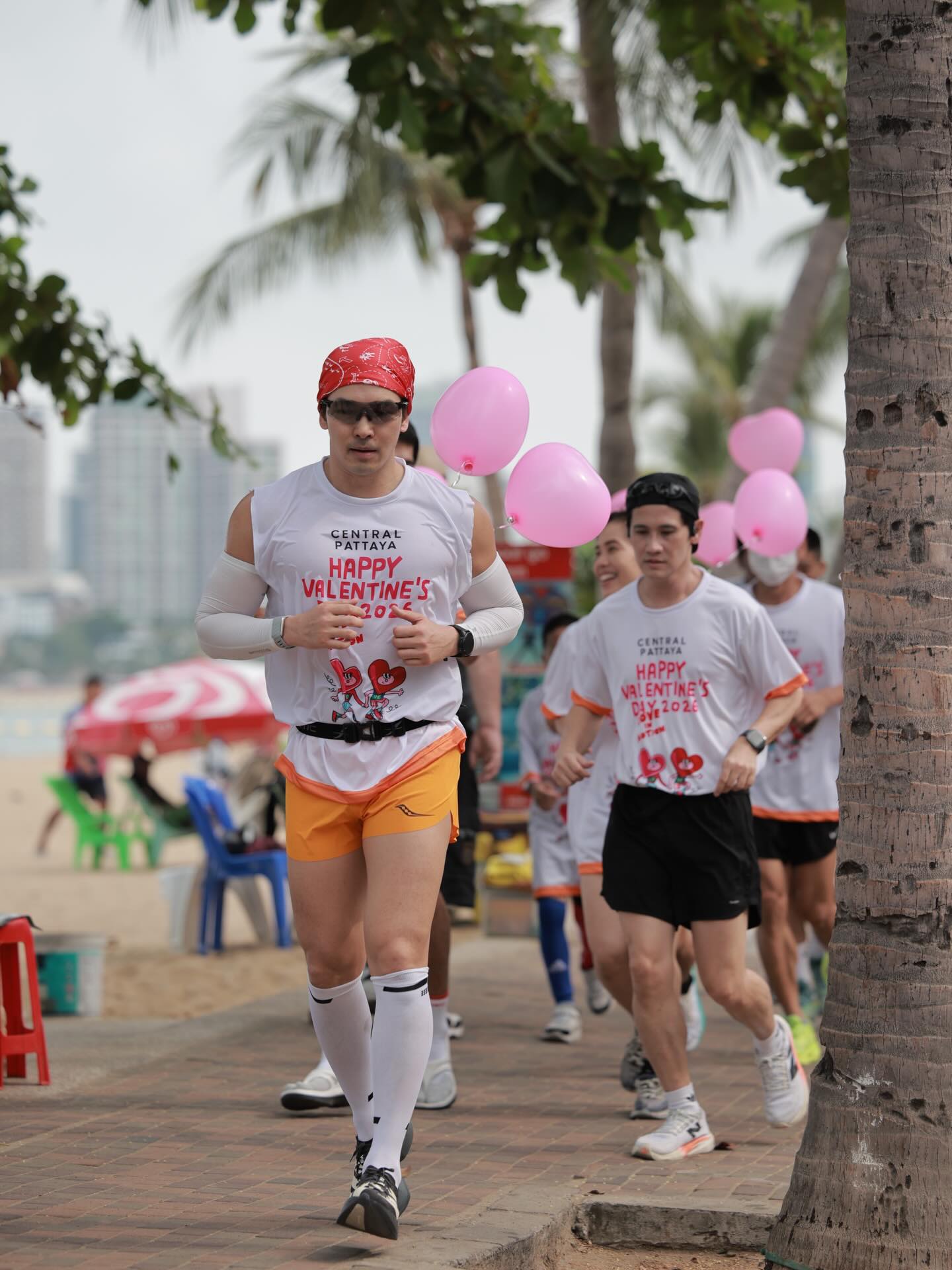 อั้ม - อธิชาติ ชุมนานนท์