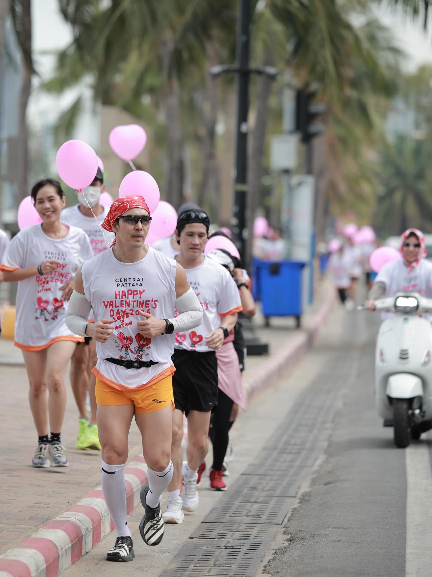 อั้ม - อธิชาติ ชุมนานนท์