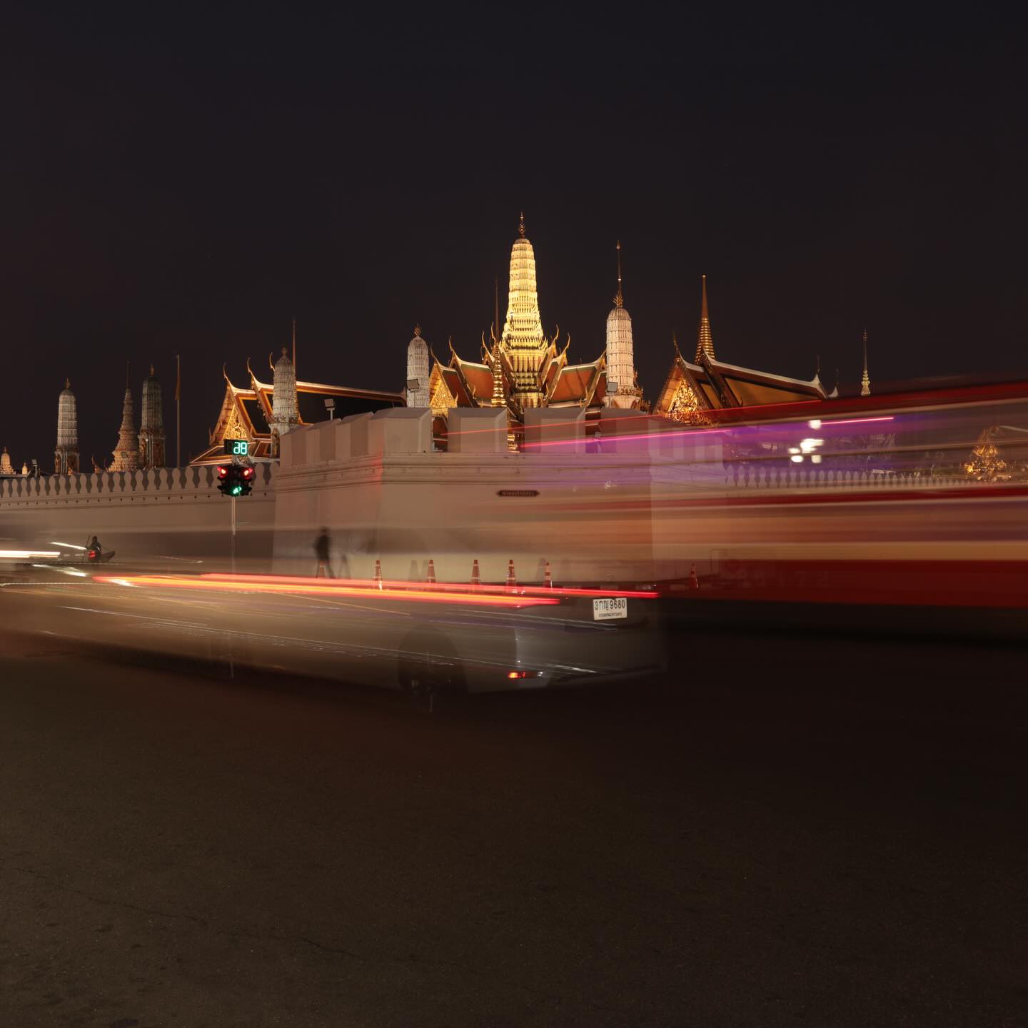 อั้ม - อธิชาติ ชุมนานนท์