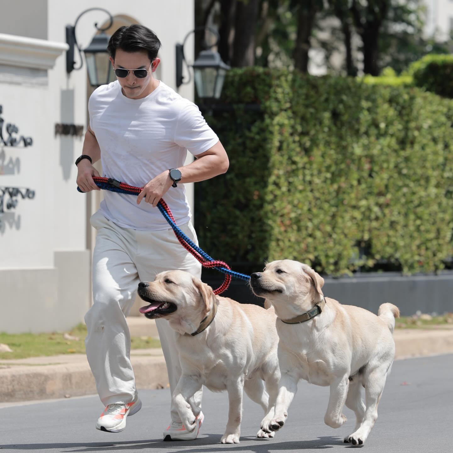 อั้ม - อธิชาติ ชุมนานนท์