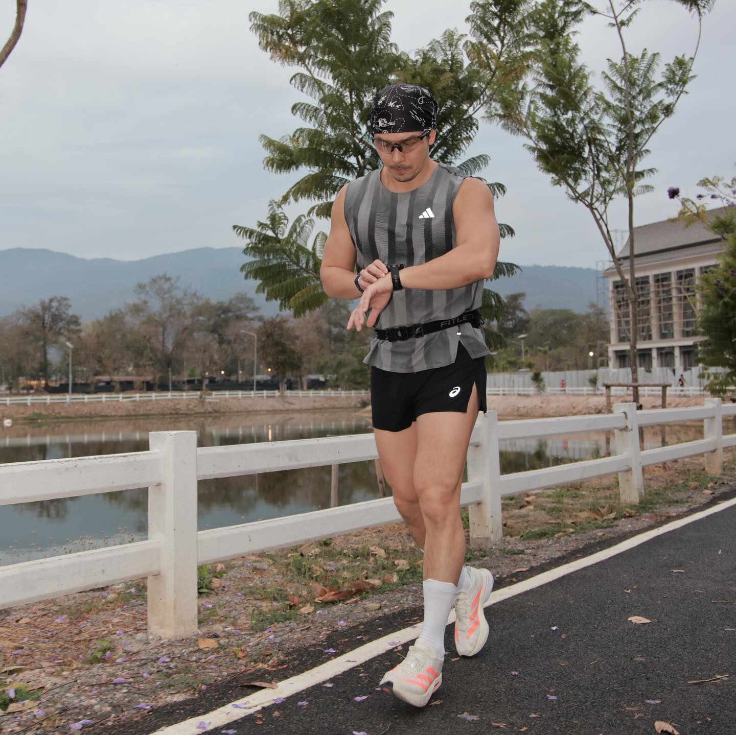 อั้ม - อธิชาติ ชุมนานนท์