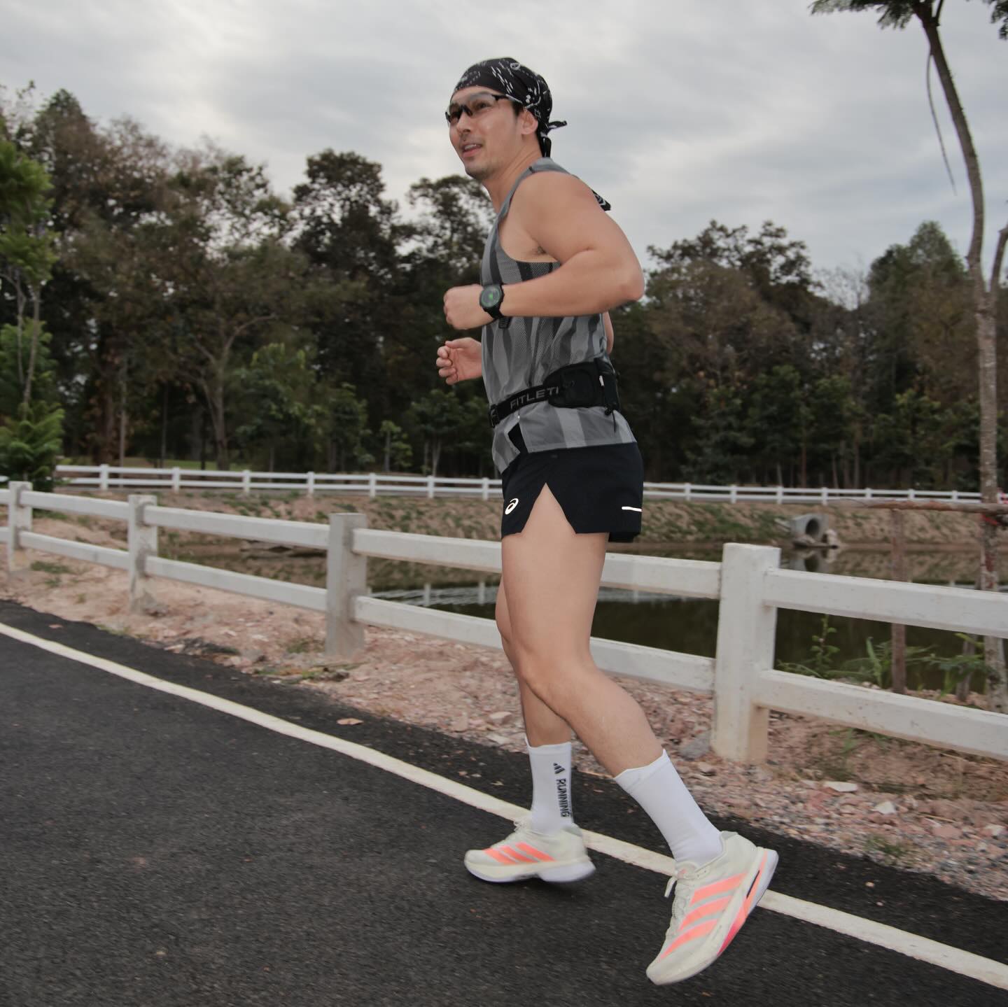 อั้ม - อธิชาติ ชุมนานนท์