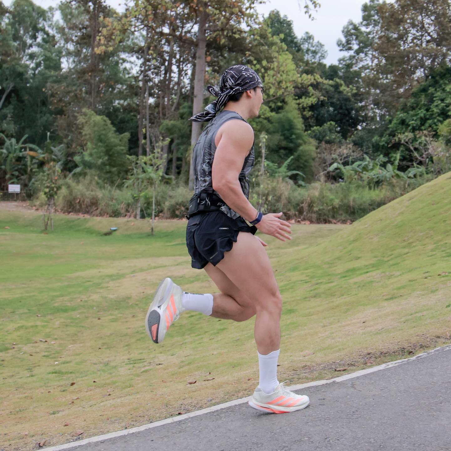 อั้ม - อธิชาติ ชุมนานนท์