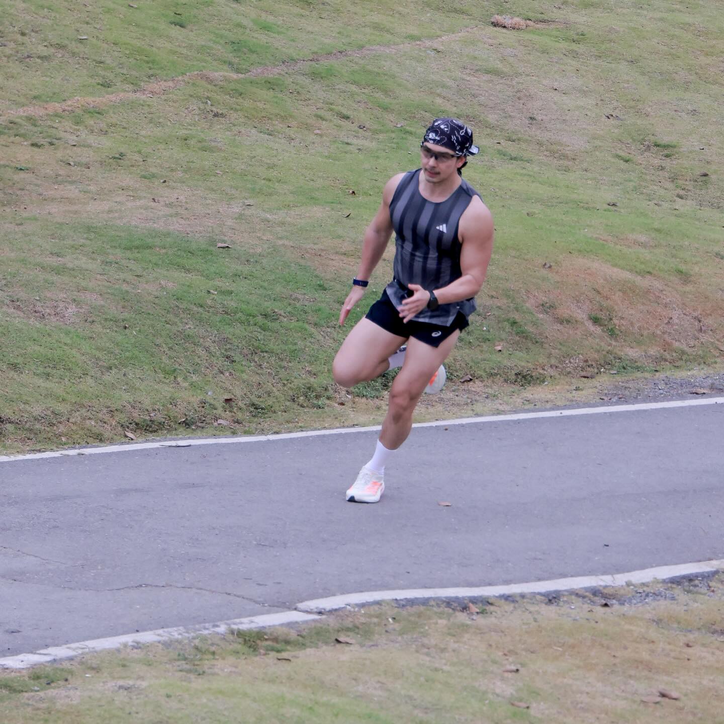 อั้ม - อธิชาติ ชุมนานนท์