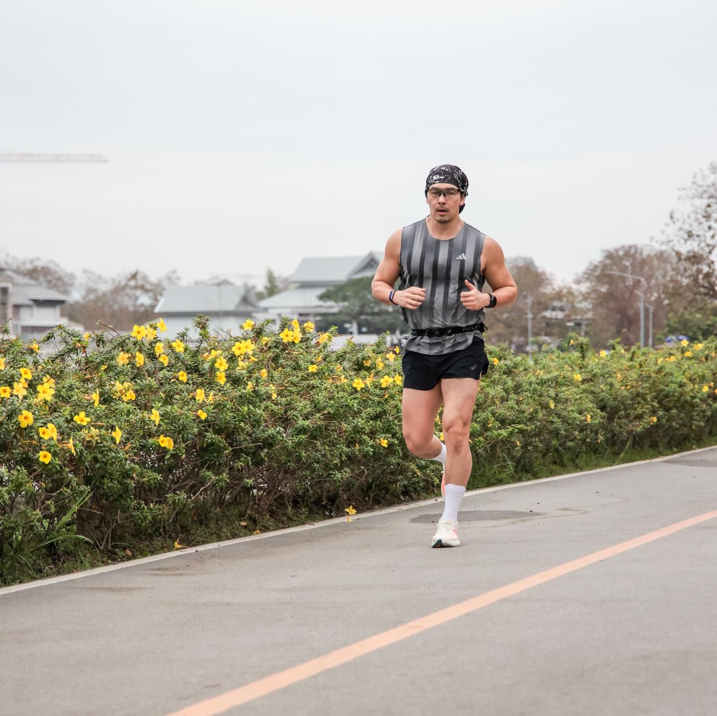 อั้ม - อธิชาติ ชุมนานนท์