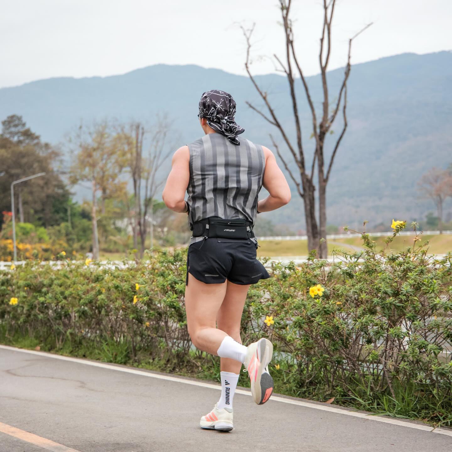 อั้ม - อธิชาติ ชุมนานนท์