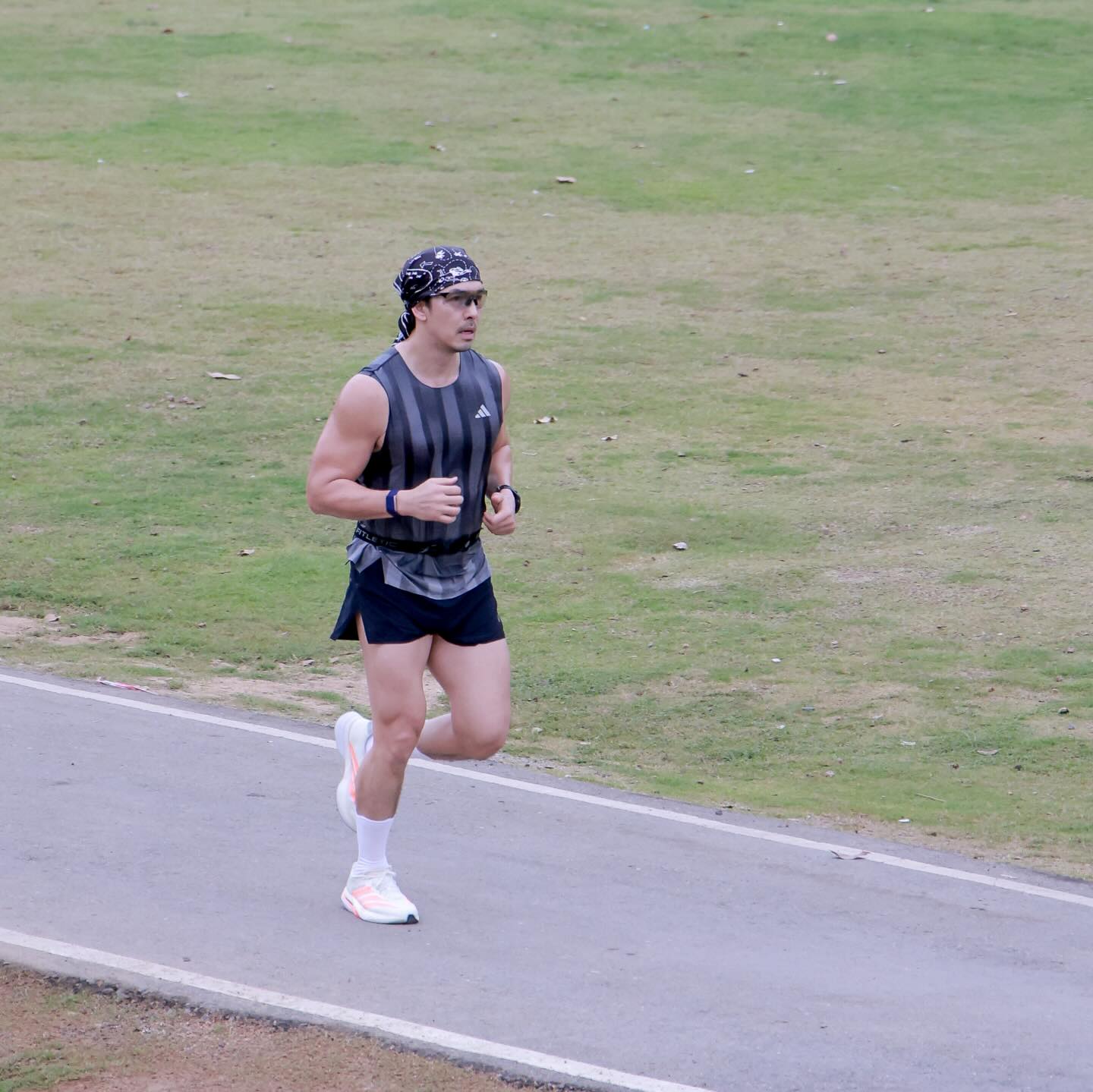 อั้ม - อธิชาติ ชุมนานนท์