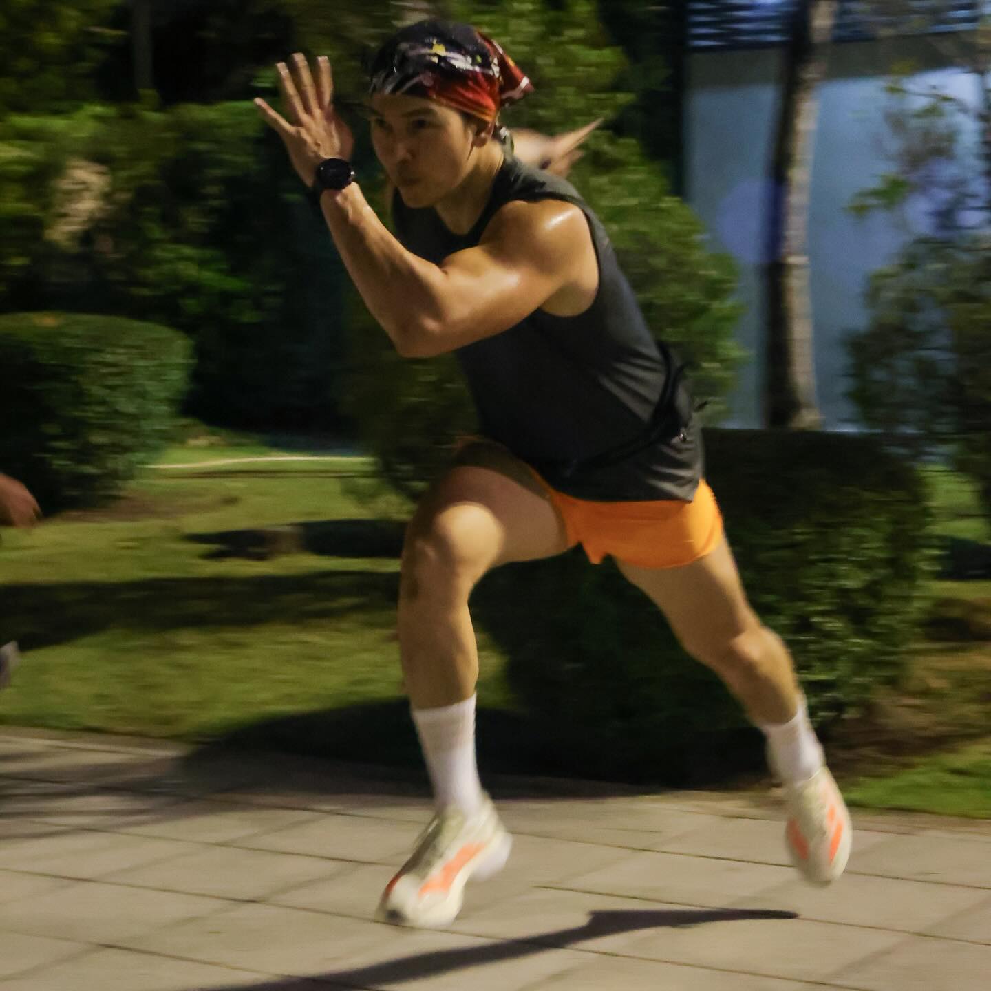 อั้ม - อธิชาติ ชุมนานนท์