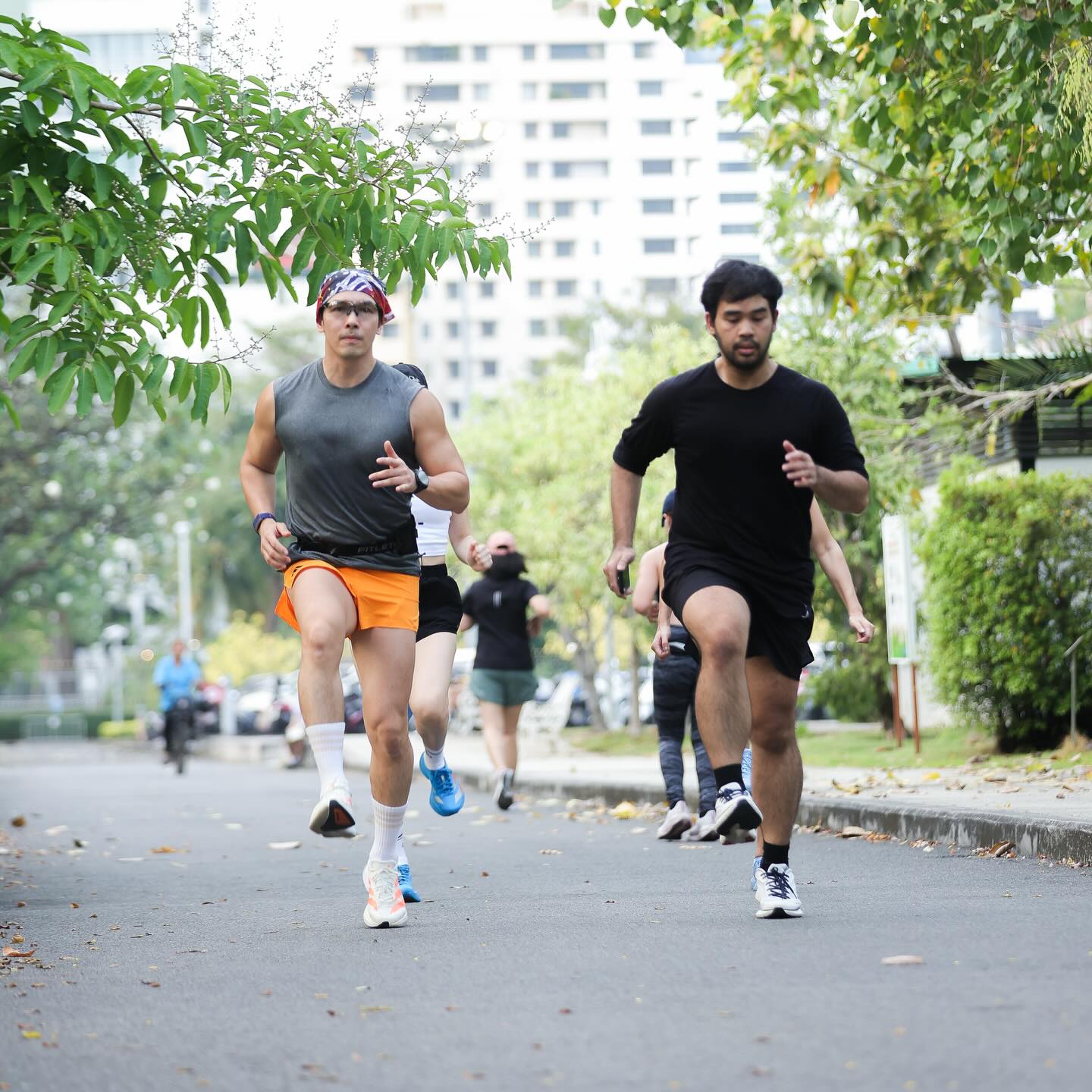 อั้ม - อธิชาติ ชุมนานนท์