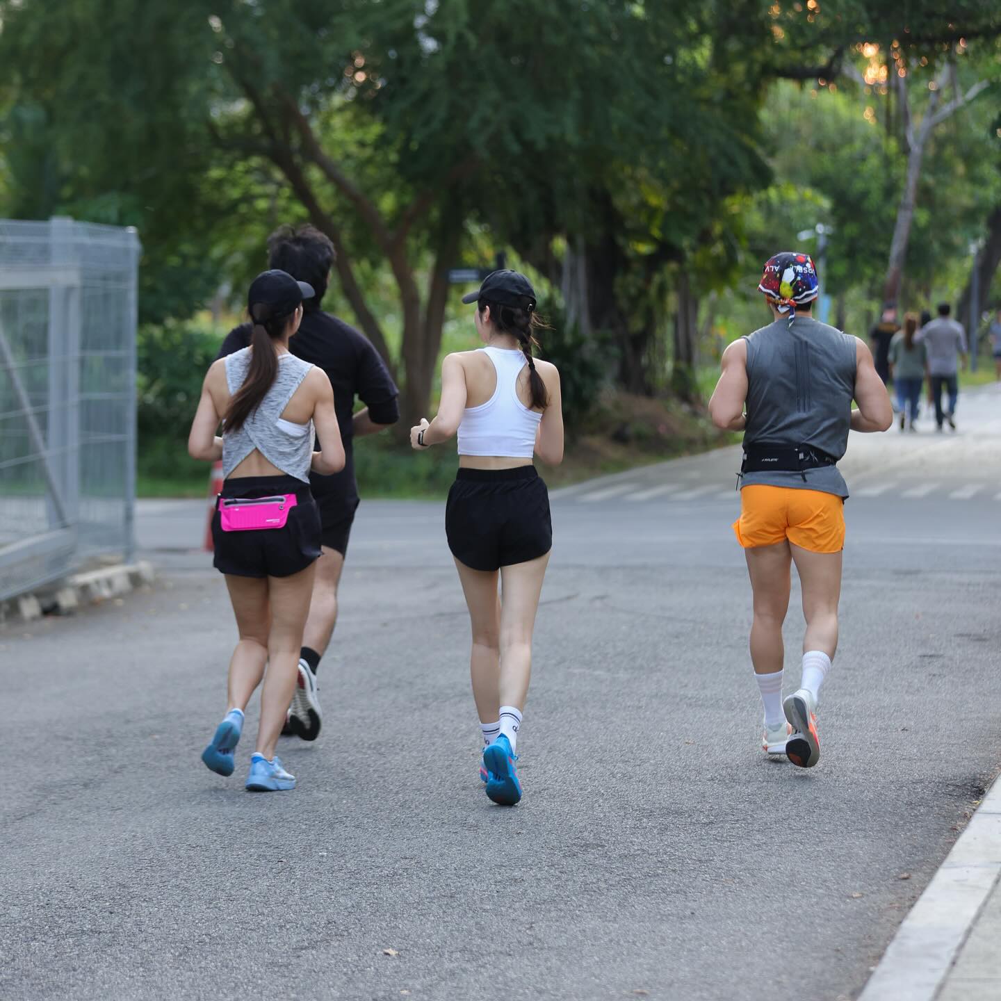 อั้ม - อธิชาติ ชุมนานนท์