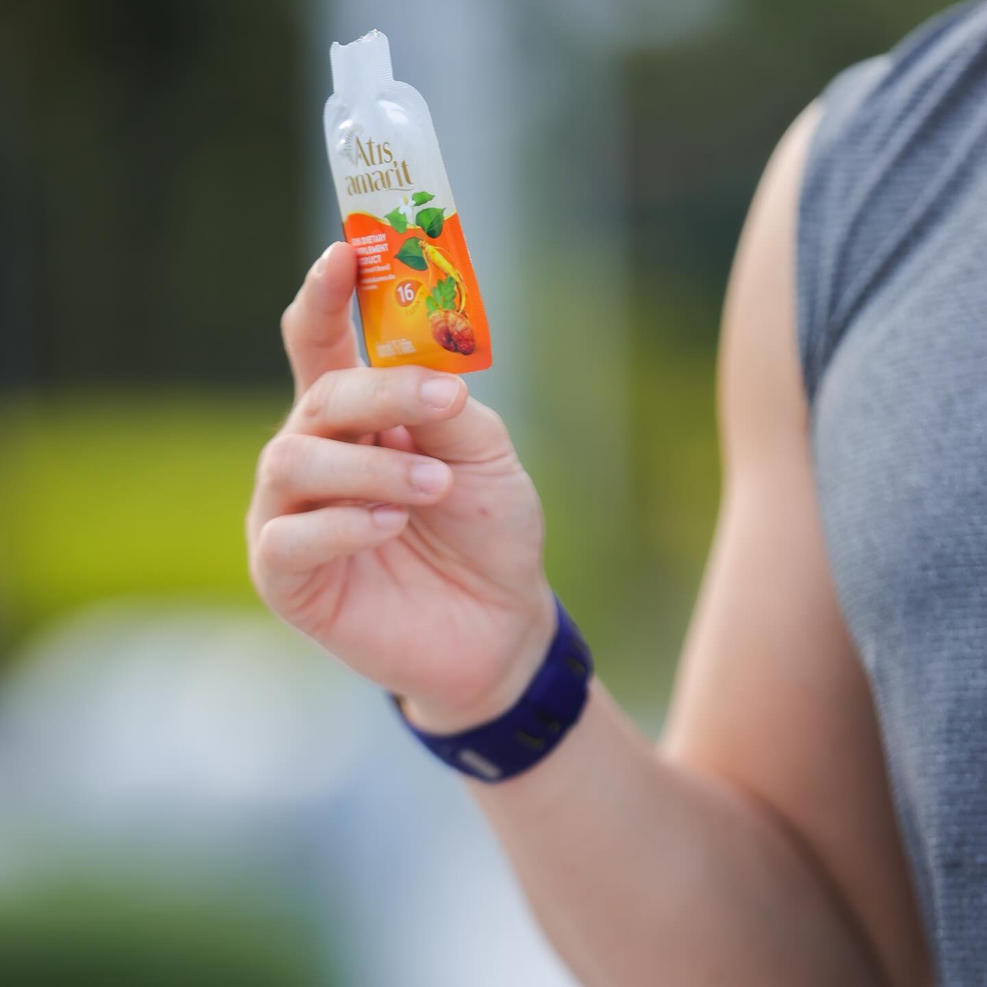 อั้ม - อธิชาติ ชุมนานนท์