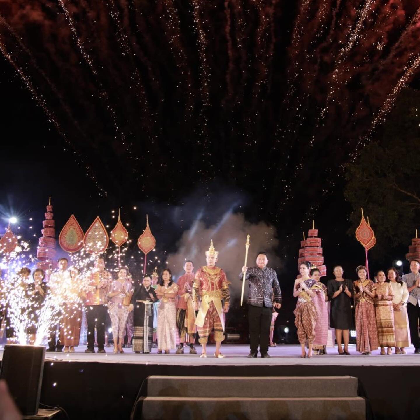 อั้ม - อธิชาติ ชุมนานนท์