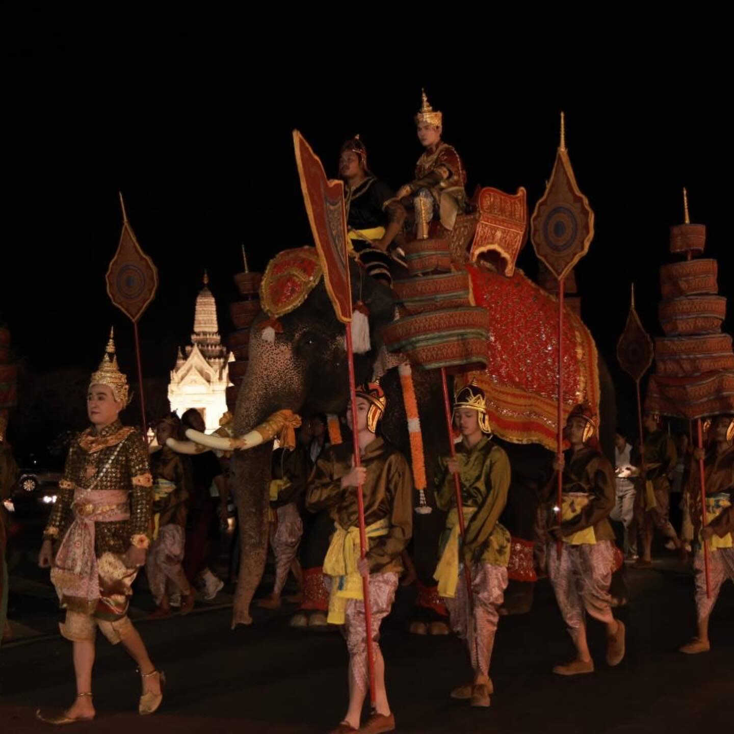 อั้ม - อธิชาติ ชุมนานนท์