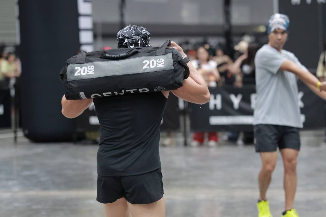 อั้ม - อธิชาติ ชุมนานนท์