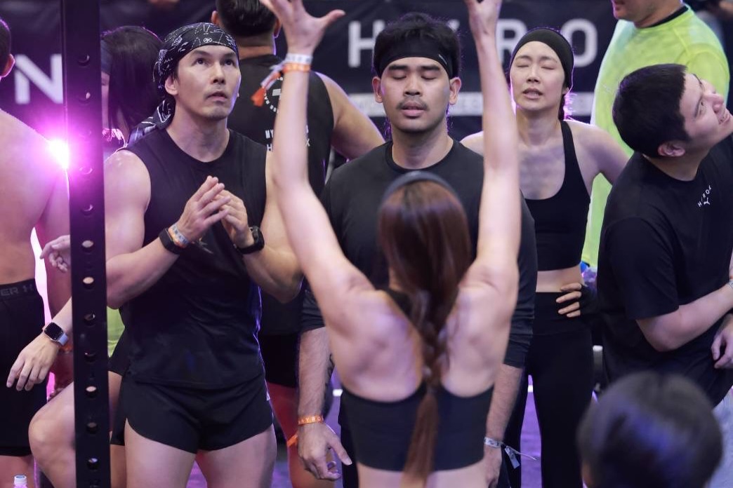 อั้ม - อธิชาติ ชุมนานนท์