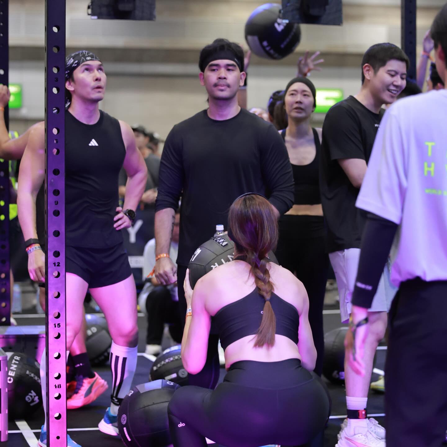 อั้ม - อธิชาติ ชุมนานนท์