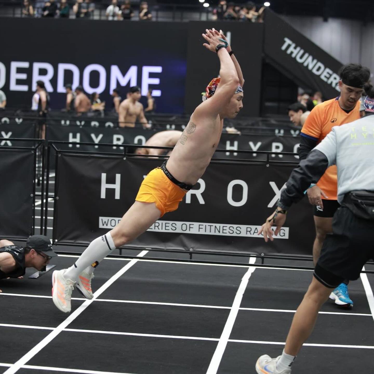 อั้ม - อธิชาติ ชุมนานนท์