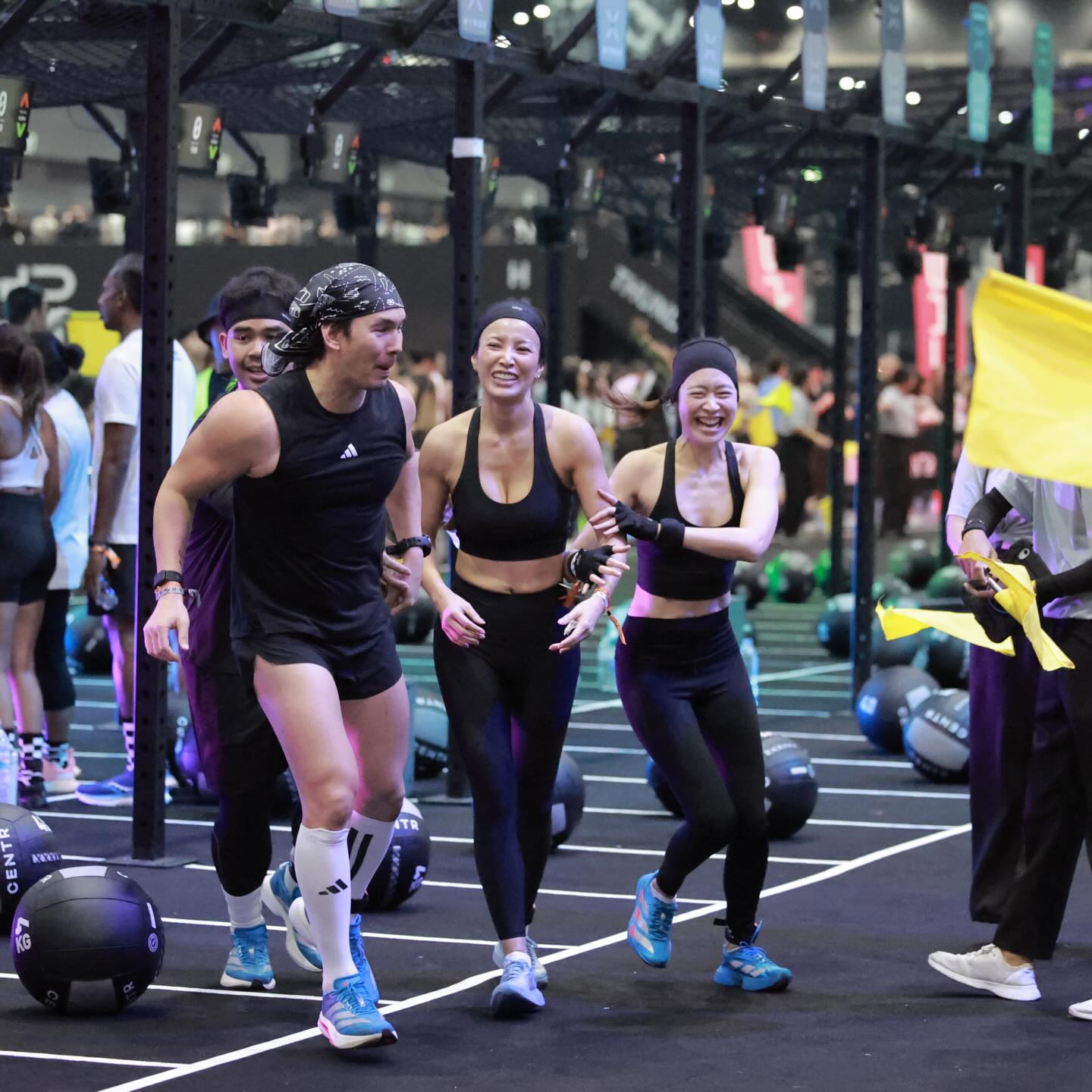 อั้ม - อธิชาติ ชุมนานนท์