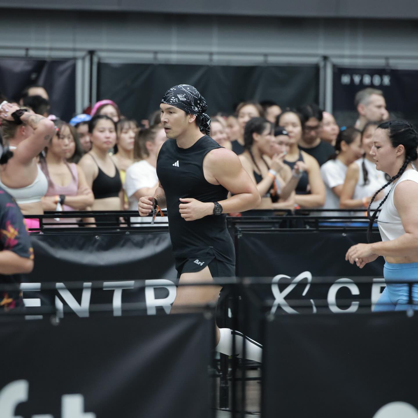 อั้ม - อธิชาติ ชุมนานนท์