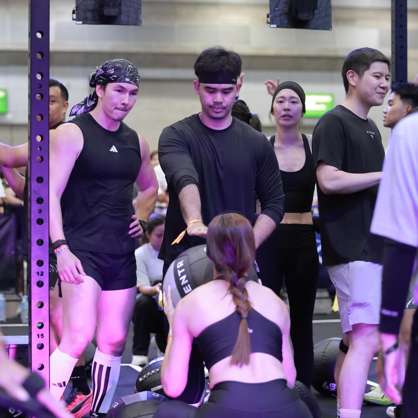 อั้ม - อธิชาติ ชุมนานนท์