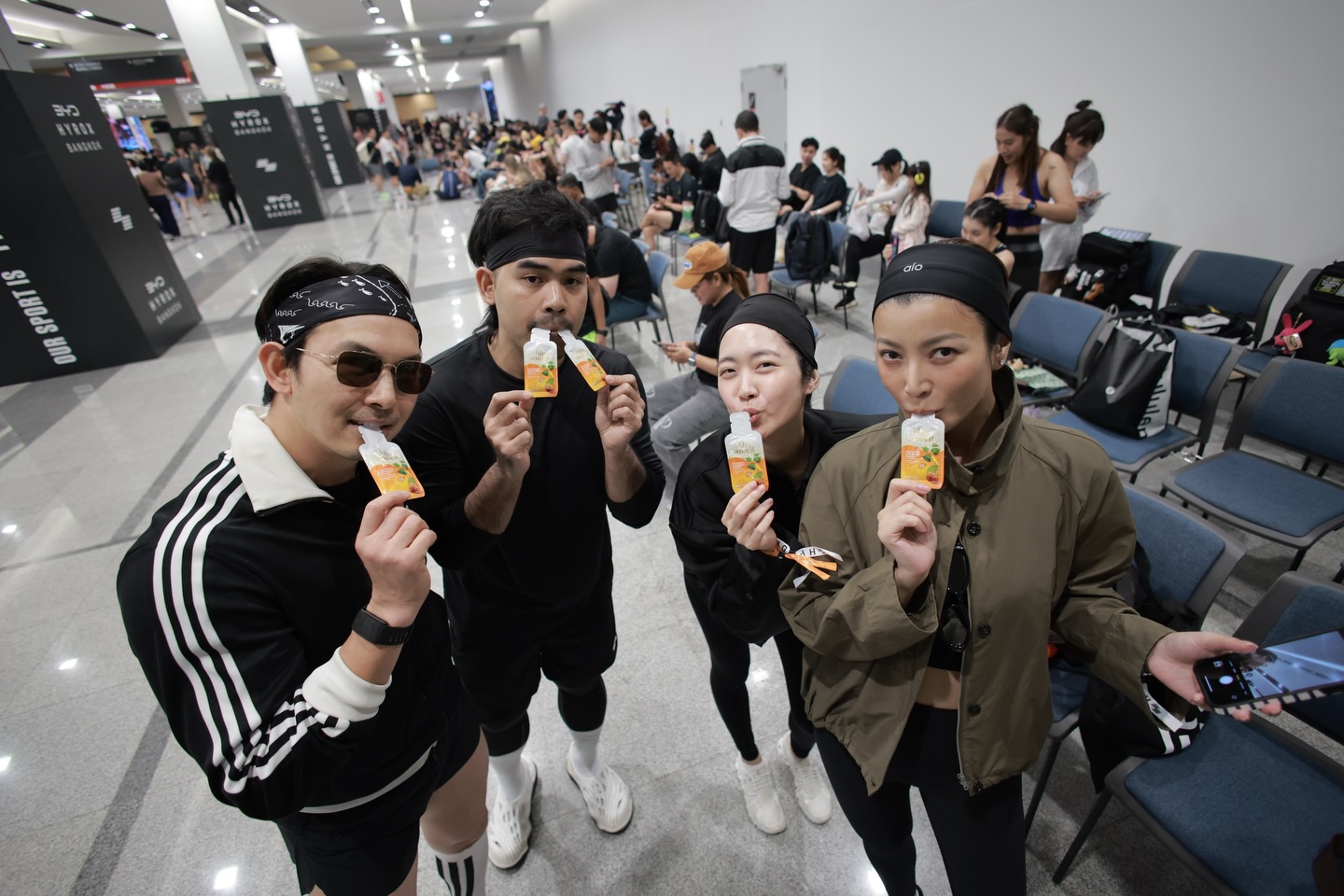 อั้ม - อธิชาติ ชุมนานนท์