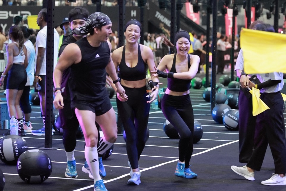 อั้ม - อธิชาติ ชุมนานนท์