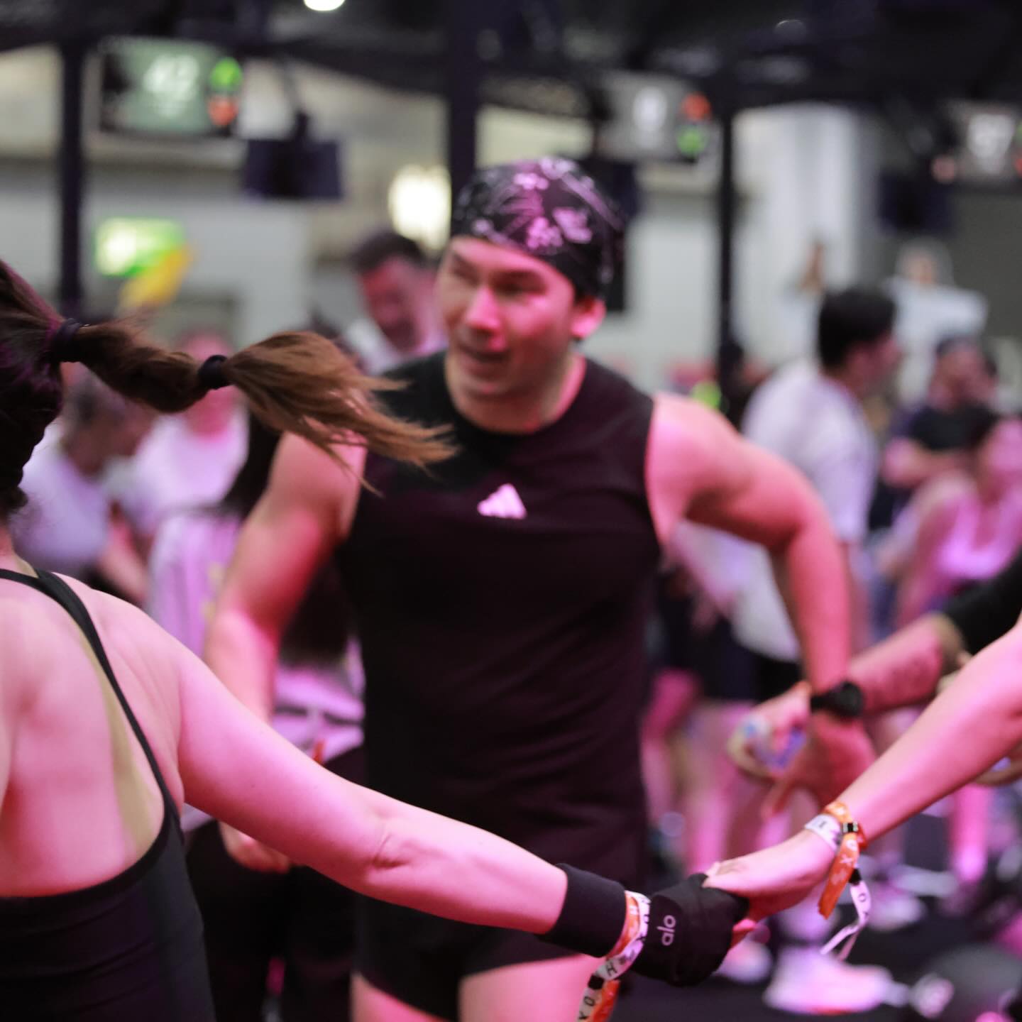 อั้ม - อธิชาติ ชุมนานนท์