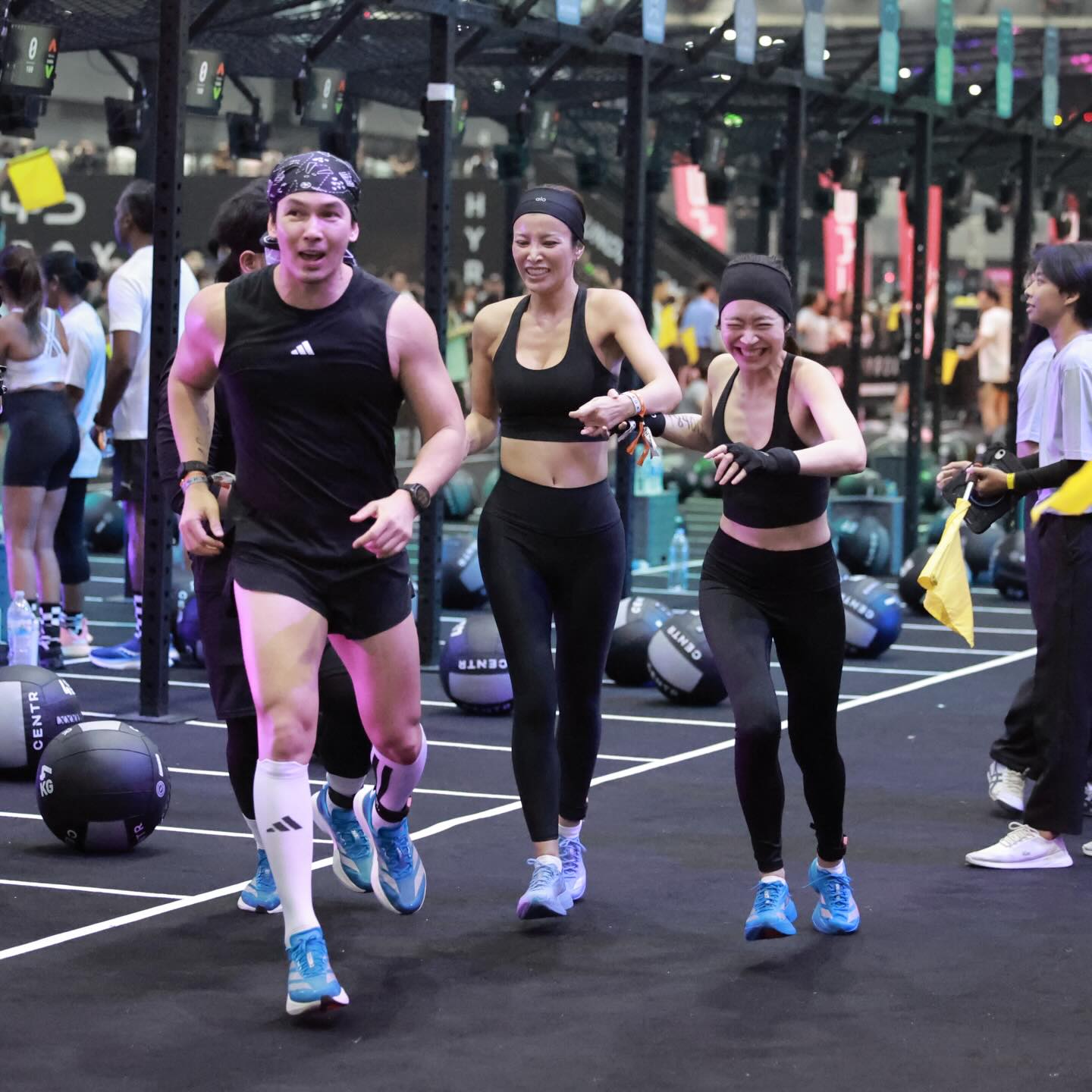 อั้ม - อธิชาติ ชุมนานนท์