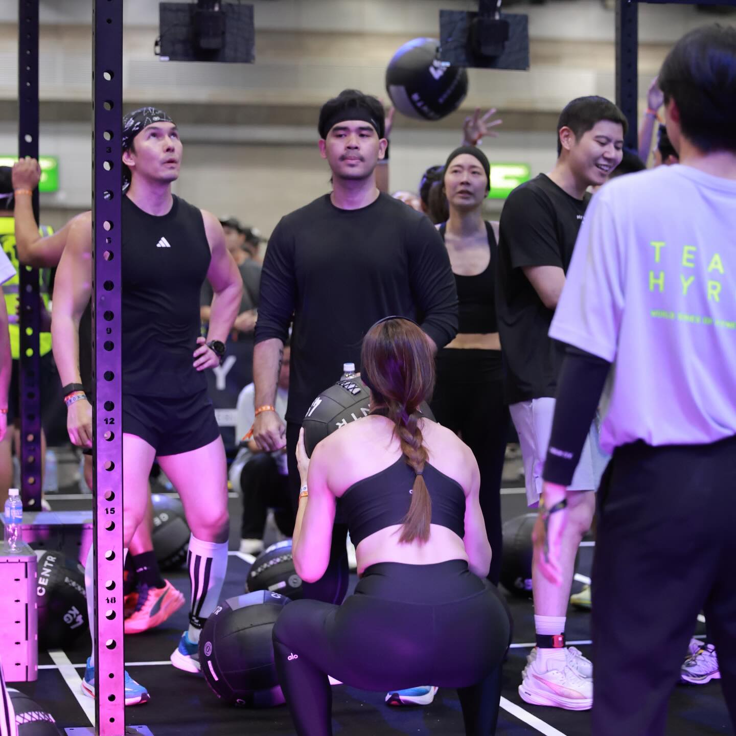 อั้ม - อธิชาติ ชุมนานนท์