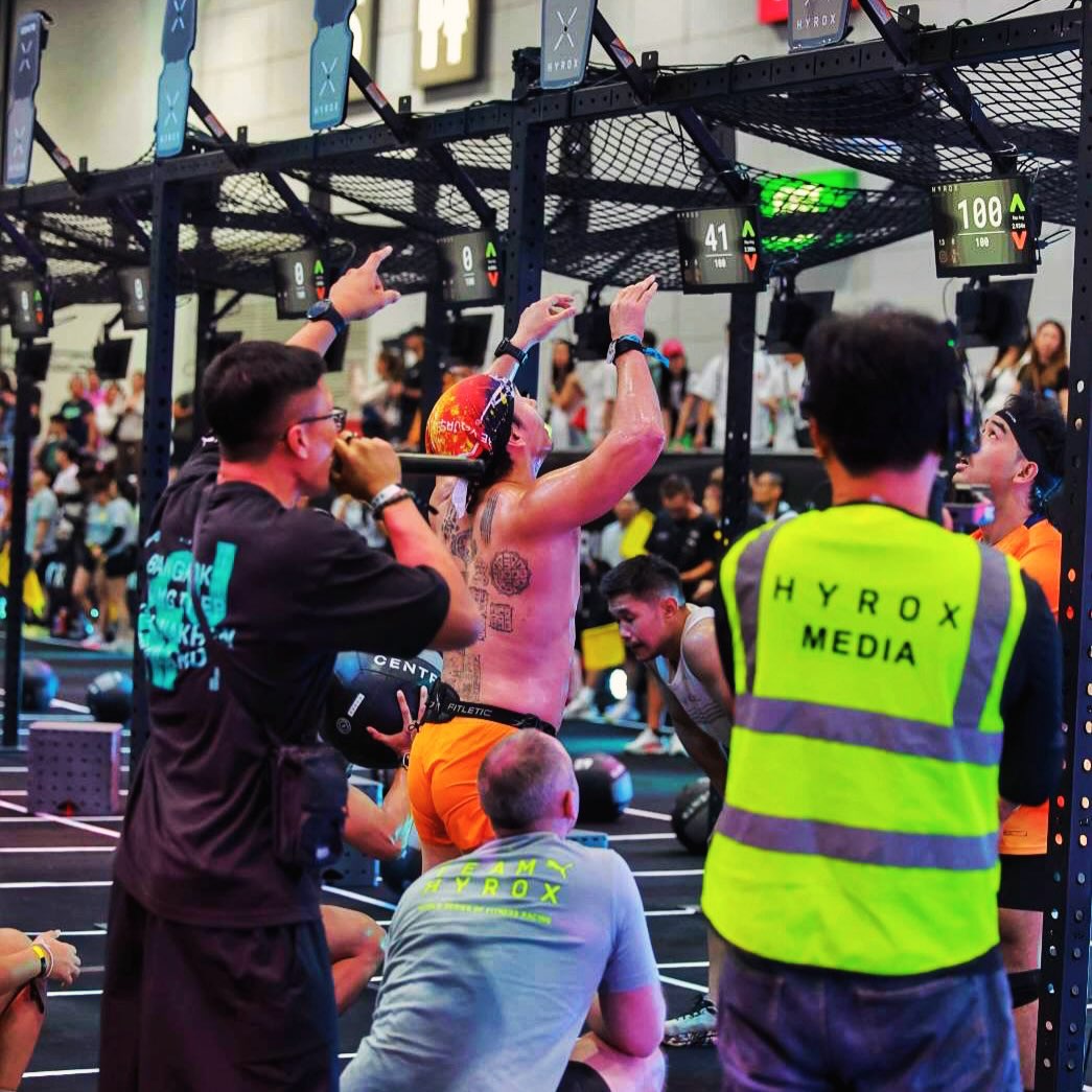 อั้ม - อธิชาติ ชุมนานนท์