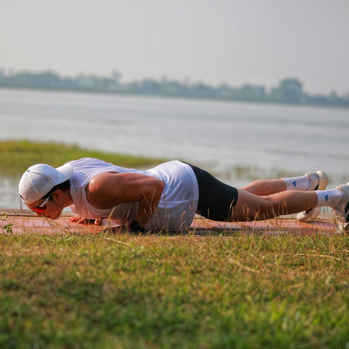 อั้ม - อธิชาติ ชุมนานนท์