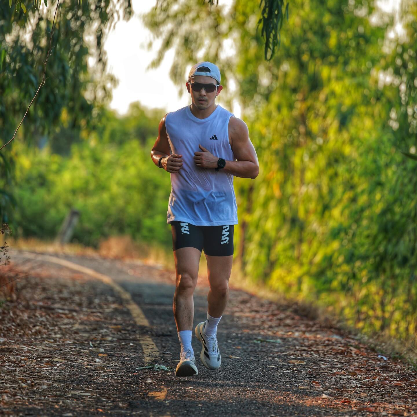 อั้ม - อธิชาติ ชุมนานนท์