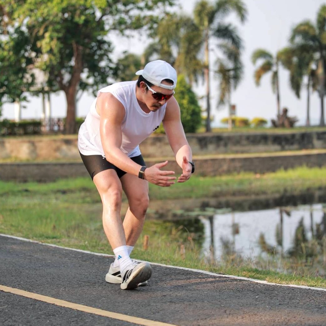 อั้ม - อธิชาติ ชุมนานนท์