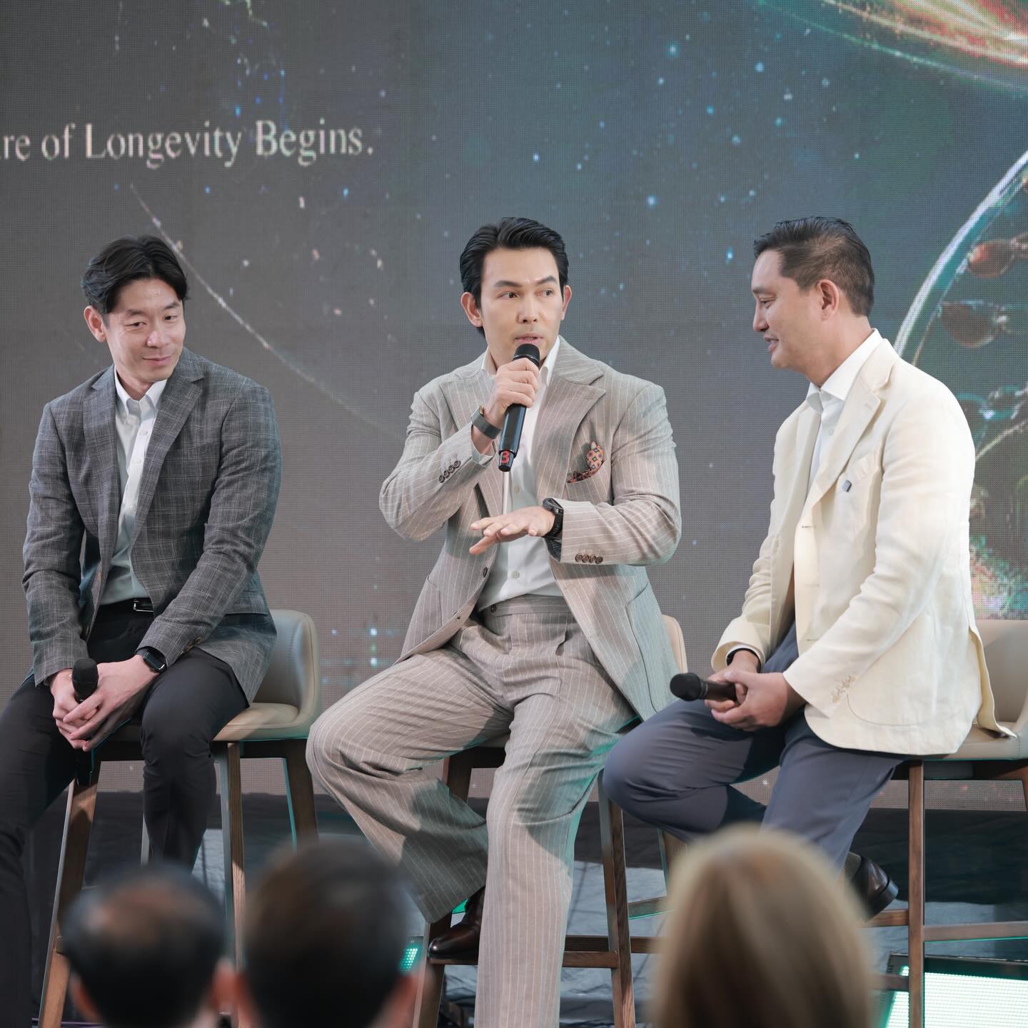 อั้ม - อธิชาติ ชุมนานนท์