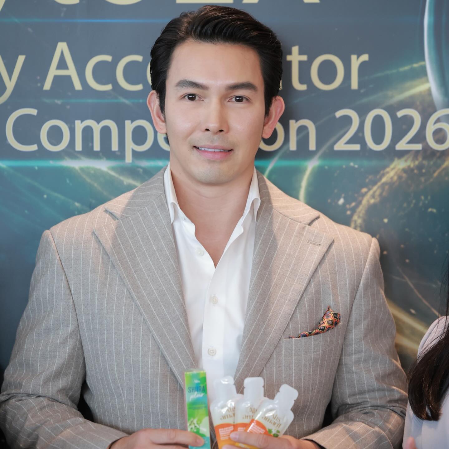 อั้ม - อธิชาติ ชุมนานนท์