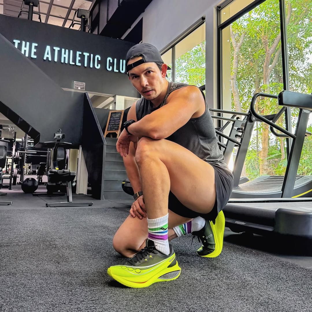 อั้ม - อธิชาติ ชุมนานนท์