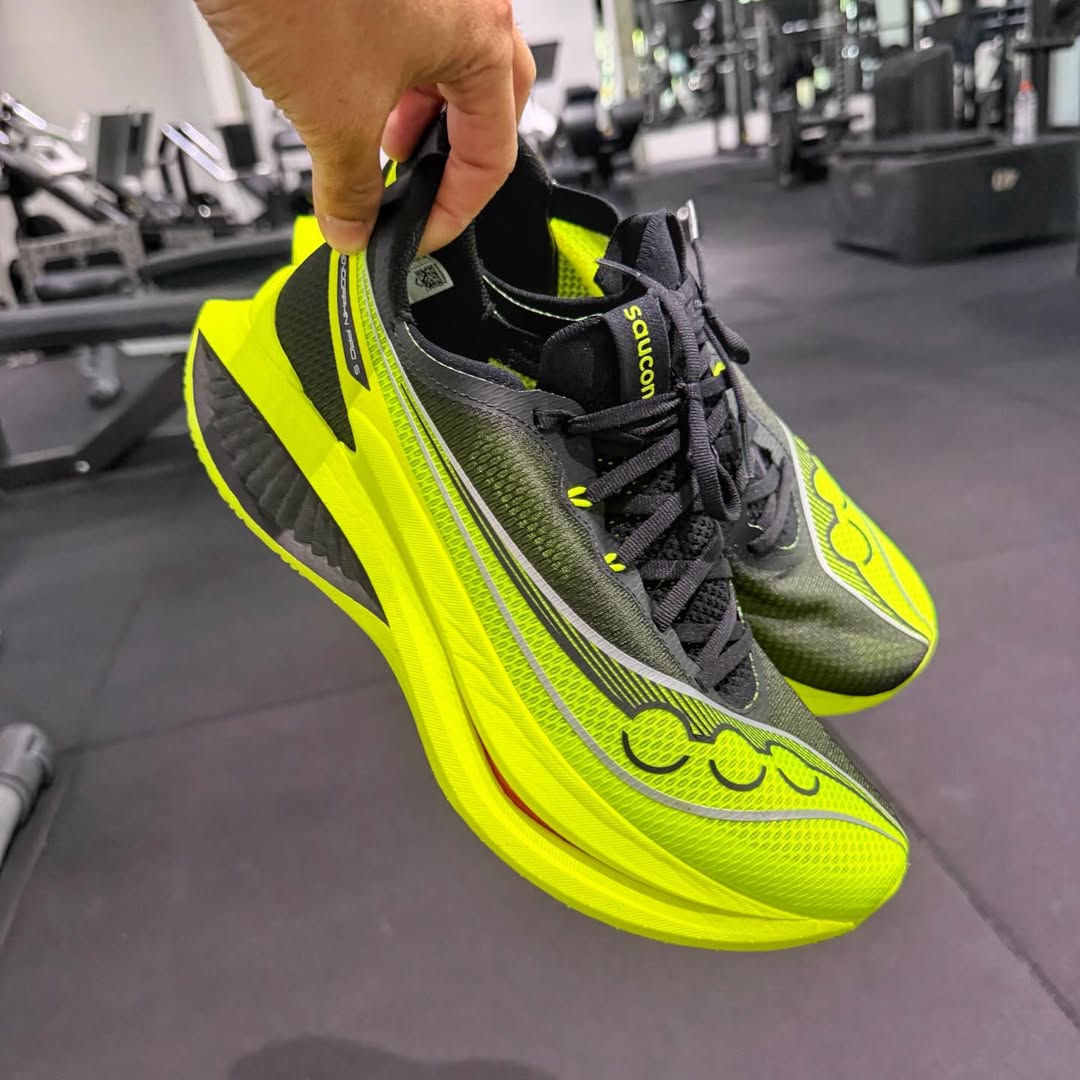 อั้ม - อธิชาติ ชุมนานนท์