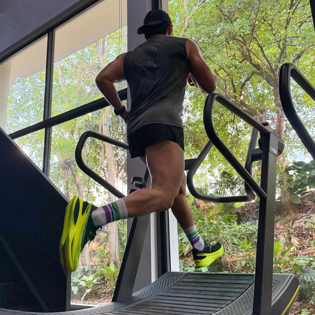 อั้ม - อธิชาติ ชุมนานนท์