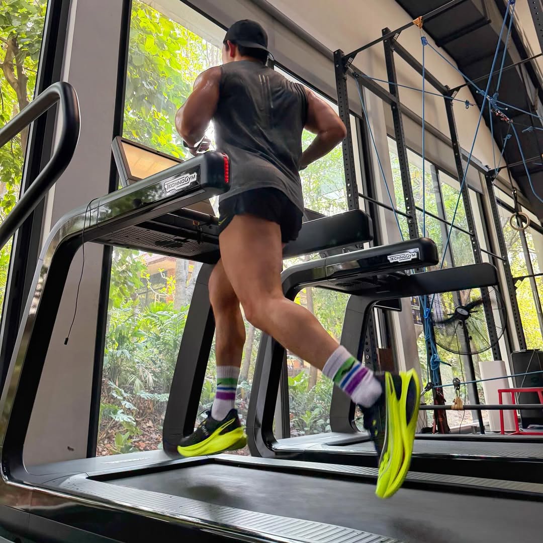 อั้ม - อธิชาติ ชุมนานนท์