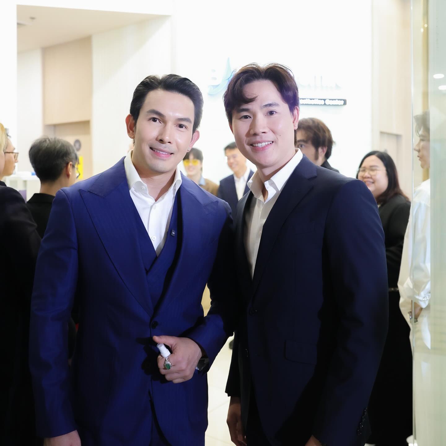 อั้ม - อธิชาติ ชุมนานนท์