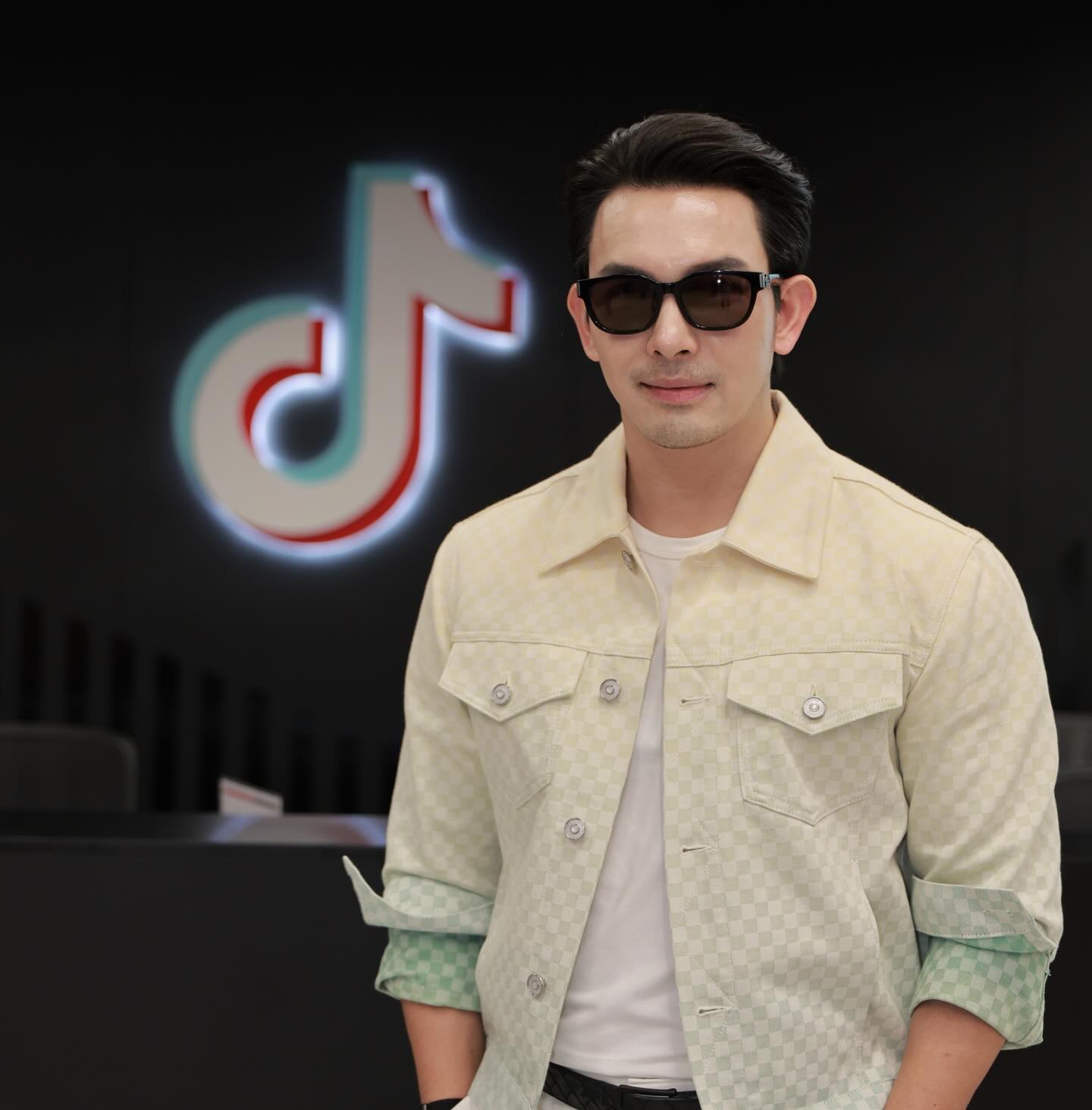 อั้ม - อธิชาติ ชุมนานนท์