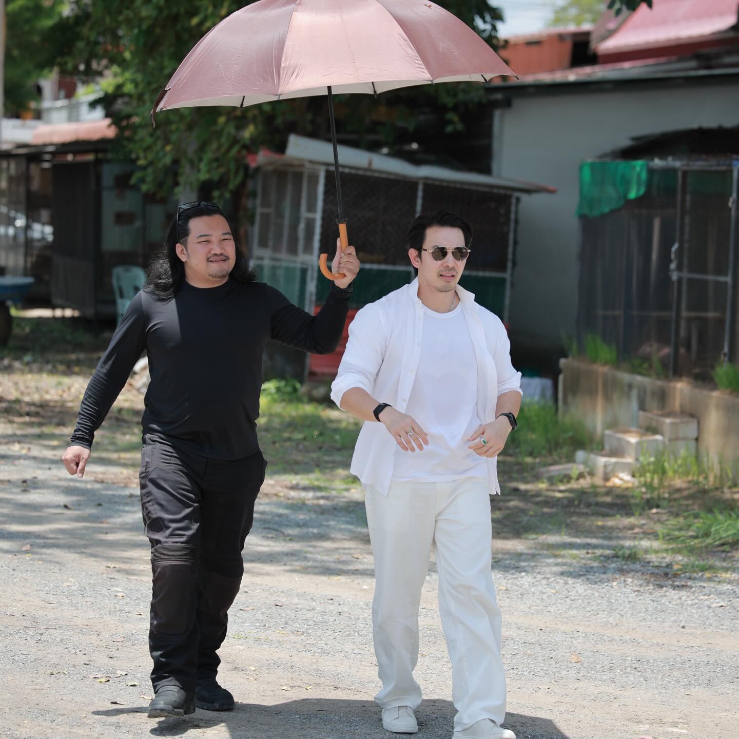 อั้ม - อธิชาติ ชุมนานนท์