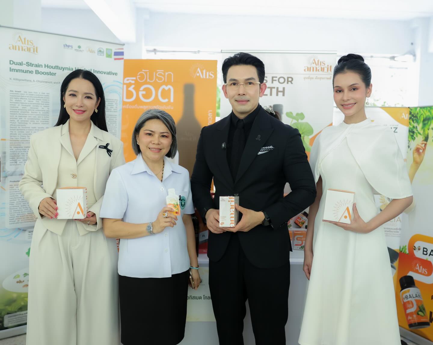 อั้ม - อธิชาติ ชุมนานนท์